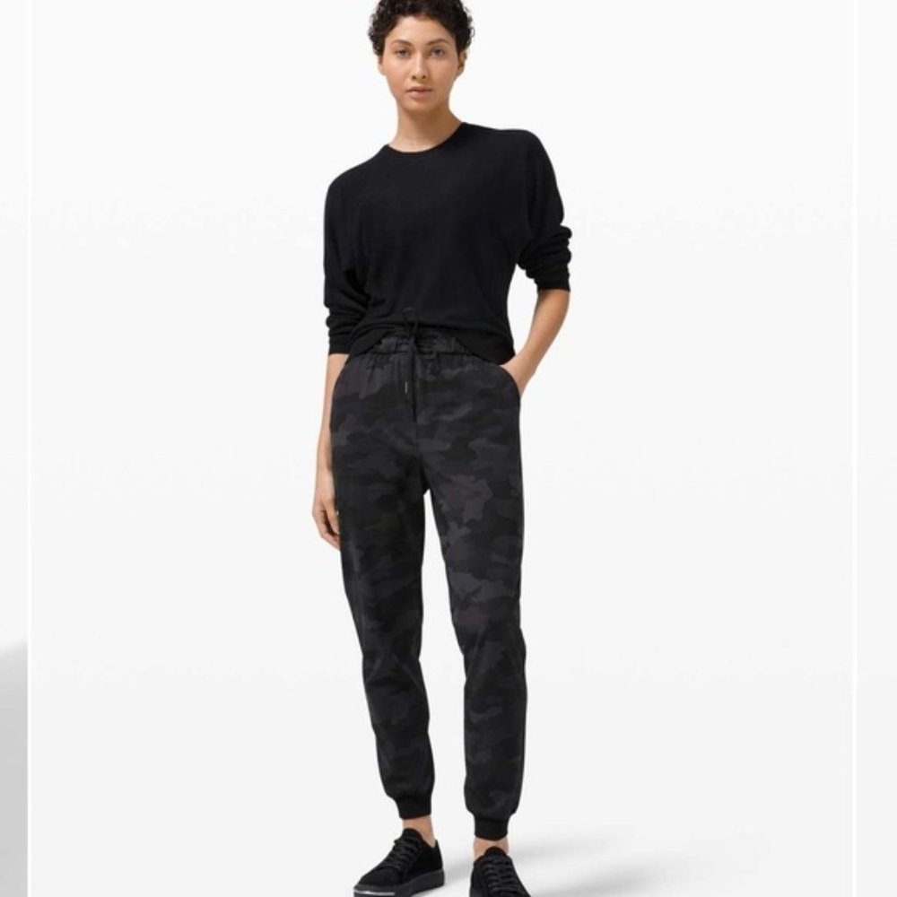 2021 Lululemon Black Camouflage High Rise Joggers Full Length  Size 8